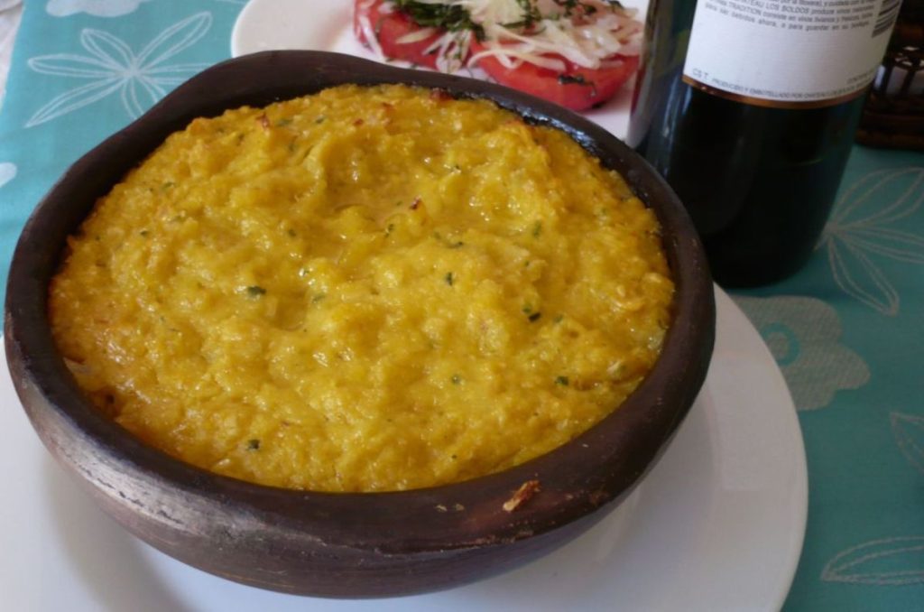 Una delicia dentro de la cocina internacional donde también brilla el maíz, así es el tradicional pastel de choclo.