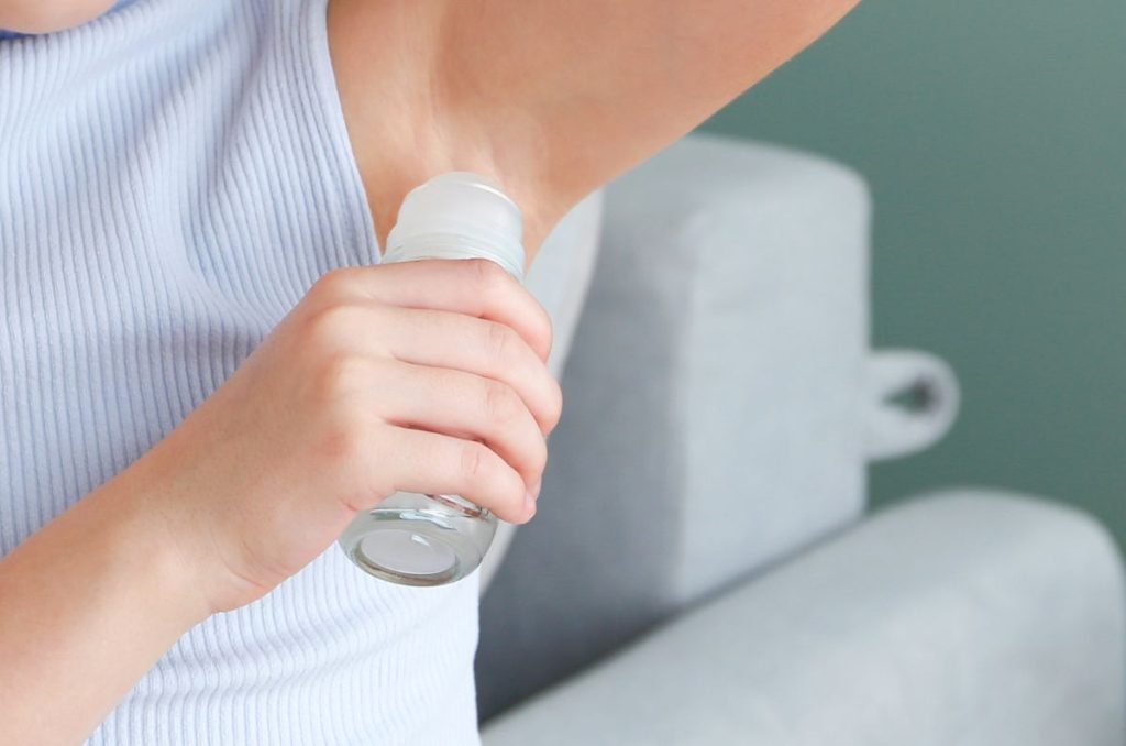 Prepárate para brillar con confianza y disfrutar de unas axilas hermosamente aclaradas con estos tips fáciles de hacer.