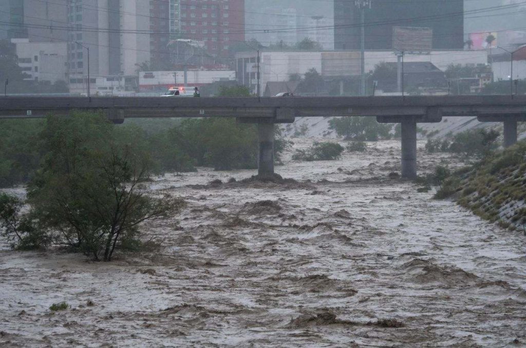 La Tormenta Tropical Alberto se degrada a depresión tropical en su paso por México, al menos 12 estados se mantienen en alerta.