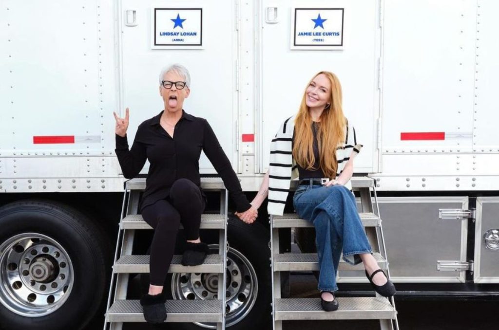 Lindsay Lohan y Jamie Lee Curtis vuelven como Anna y Tess Coleman, en la esperada secuela ¡Descubre todo de 'Un viernes de locos 2'!