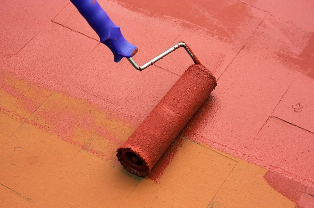 Descubre las 10 precauciones y tips que debes tomar en cuenta al aplicar impermeabilizante en casa; toma nota y evita desastres.