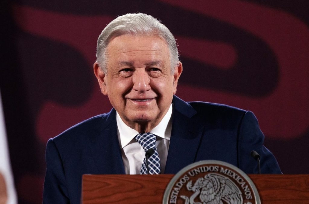 El presidente Andrés Manuel López Obrador insistió que "no hay pruebas" de la participación del Ejército en la desaparición de los 43 estudiantes de Ayotzinapa.