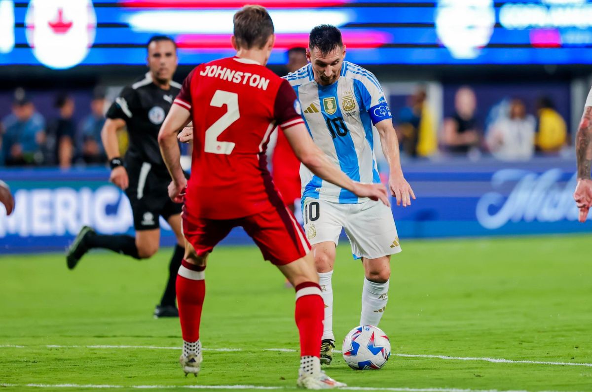 Argentina se convierte en el primer invitado a la final de la Copa América, tras imponerse a un meritorio conjunto de Canadá por 2-0. / EFE