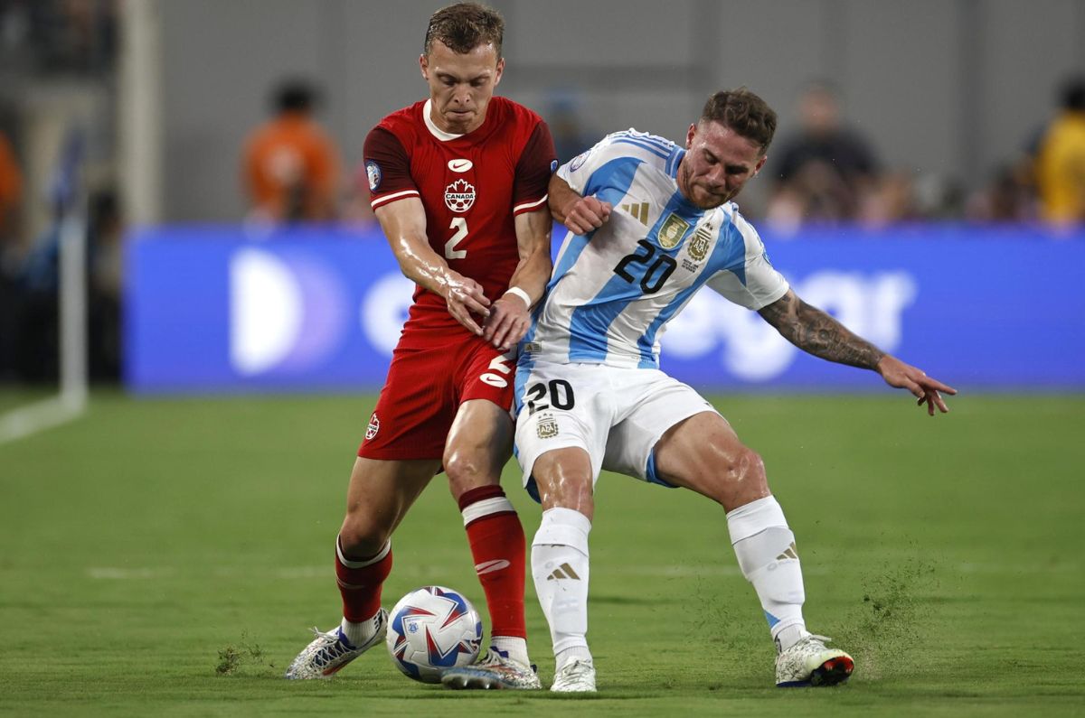 Argentina se convierte en el primer invitado a la final de la Copa América, tras imponerse a un meritorio conjunto de Canadá por 2-0. / EFE