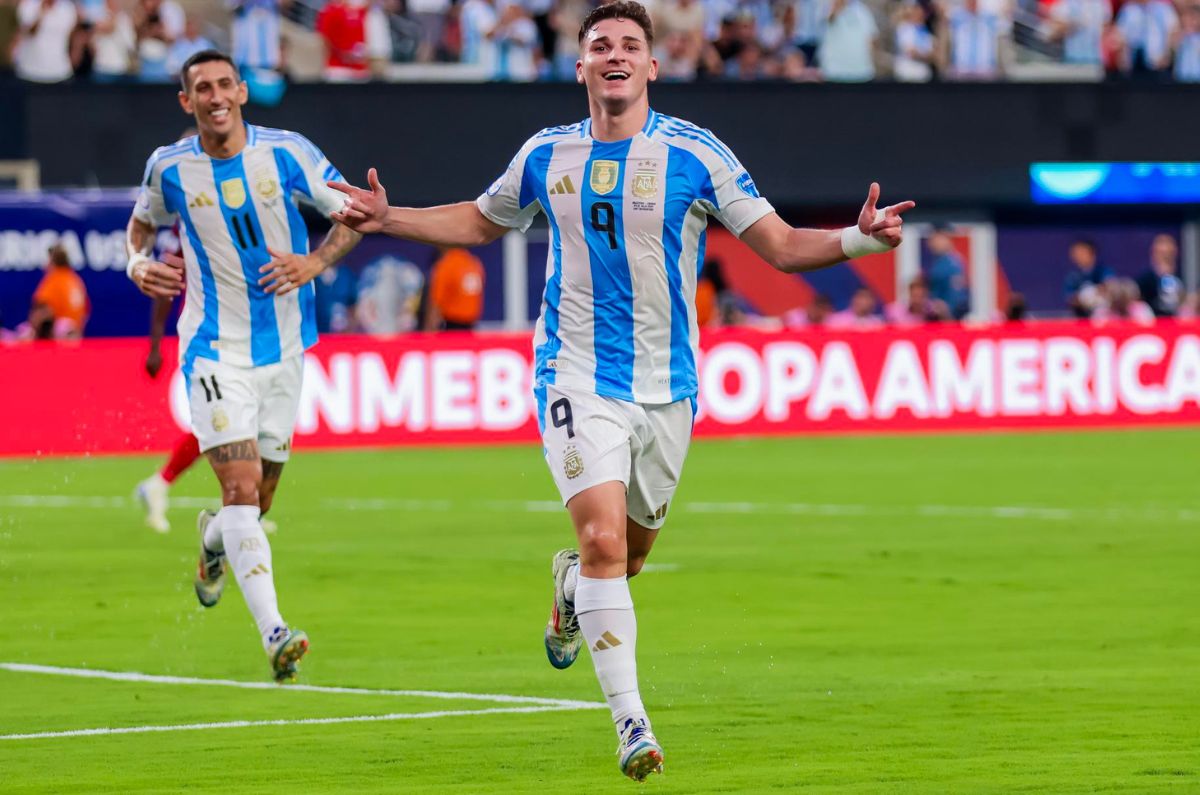 Argentina se convierte en el primer invitado a la final de la Copa América, tras imponerse a un meritorio conjunto de Canadá por 2-0. / EFE