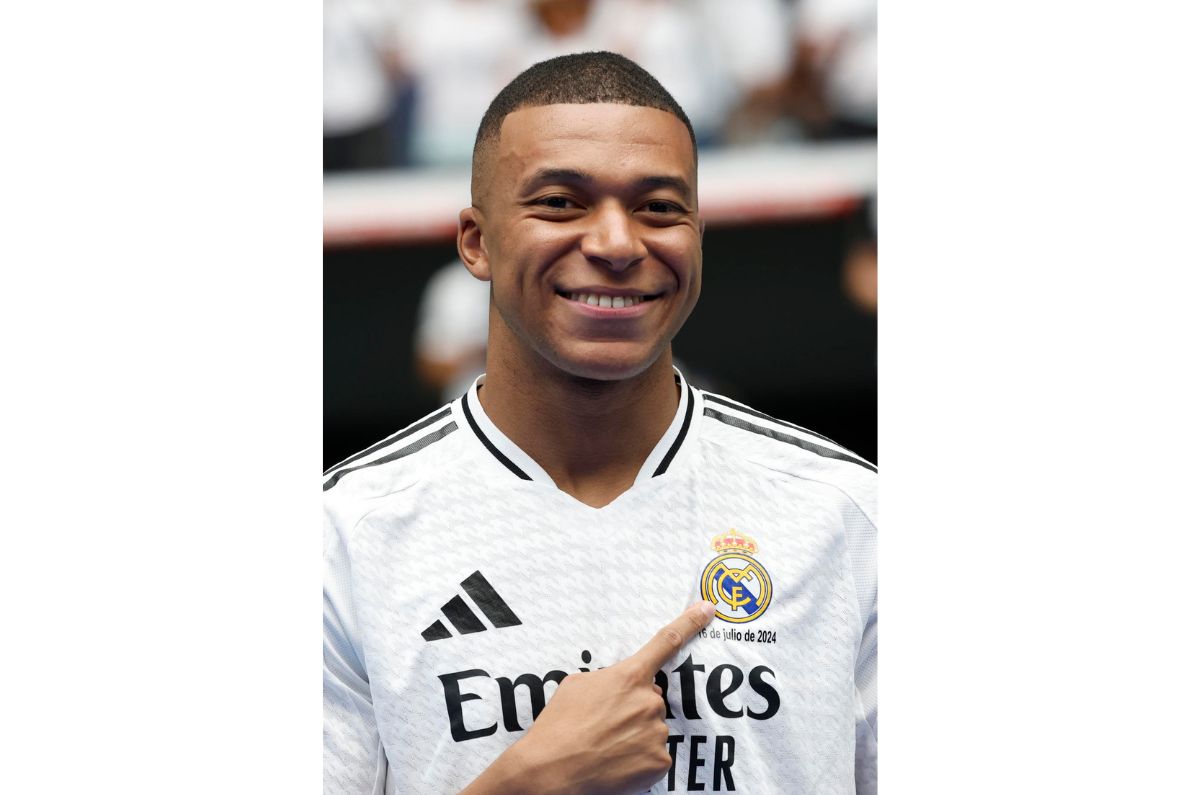 Kylian Mbappé en su presentación con el Real Madrid / EFE