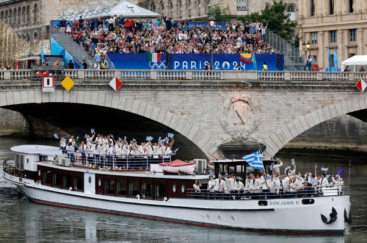 Desfile olímpico en el Río Sena, en París, Francia / EFE