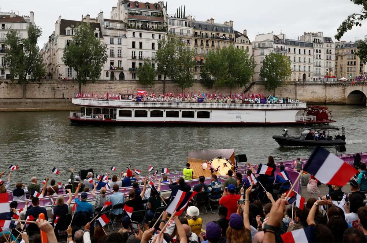 Desfile olímpico en el Río Sena, en París, Francia / EFE