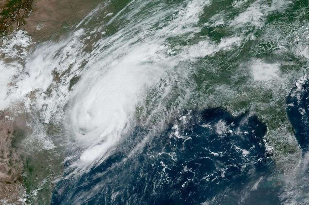 La ahora tormenta tropical Beryl se ha cobrado este lunes al menos dos muertos en Texas, ha dejado sin electricidad a más de 2,5 millones de personas.