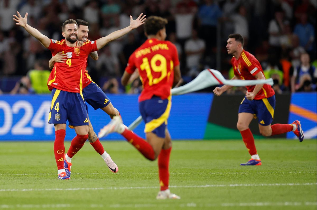 España, con goles de Nico Williams y de Mikel Oyarzabal, ganó 2-1 a Inglaterra en el Estadio Olímpico de Berlín y alzó su cuarta Eurocopa. / EFE