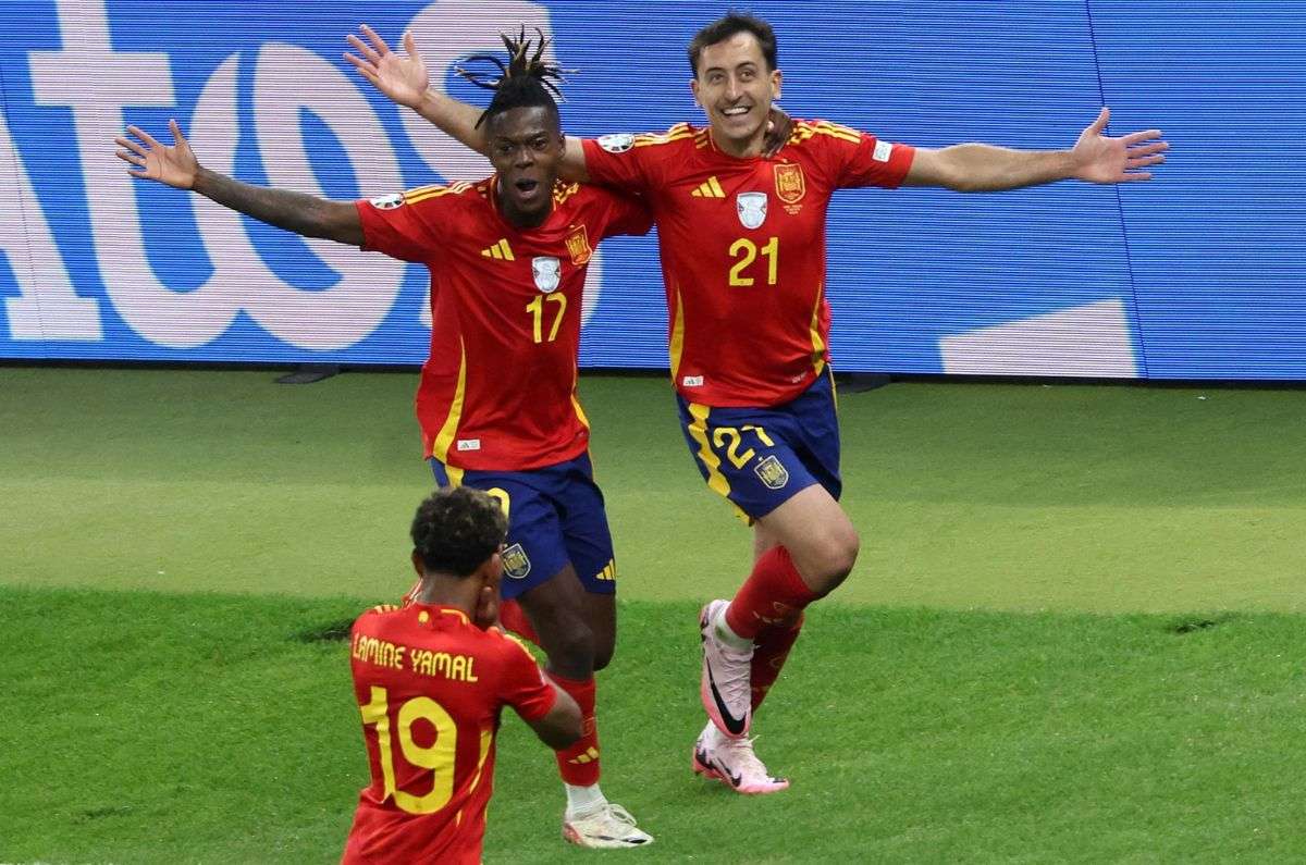 España, con goles de Nico Williams y de Mikel Oyarzabal, ganó 2-1 a Inglaterra en el Estadio Olímpico de Berlín y alzó su cuarta Eurocopa. / EFE