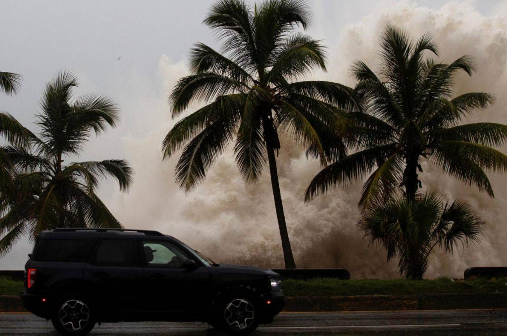 Huracán Beryl deja al menos 6 muertos, destrucción y 'alarmante precedente' en el Caribe y Océano Atlántico; se dirige a México.