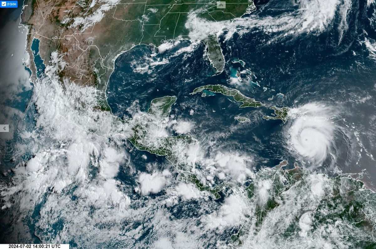 Huracán Beryl se debilita a categoría 2 en camino a México, ¿Dónde impactará?