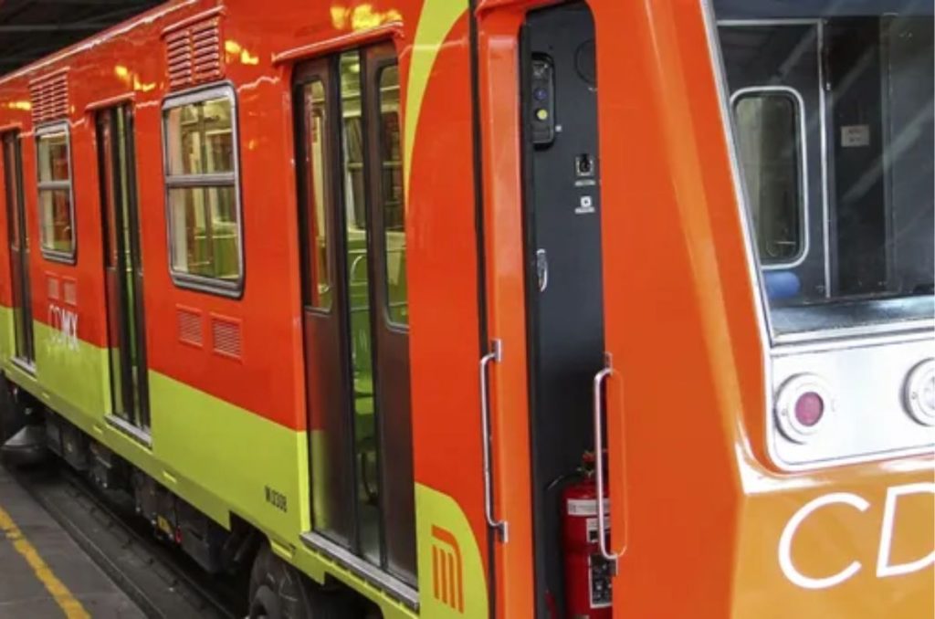 El controversial video de la influencer mujer Luna Bella en el Metro genera descontento con los usuarios que utilizan el transporte público a diario.