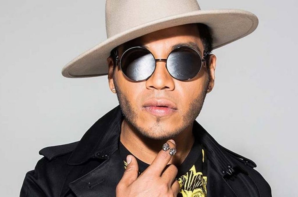 Samo, integrante de Camila, sufrió un asalto en CDMX, despojándolo de sus pertenencias en su auto. Esto es lo que se sabe del incidente.