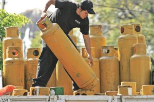 ¿Cocinas o te bañas con gas LP? Esto está pasando con los gaseros y podría impactarte