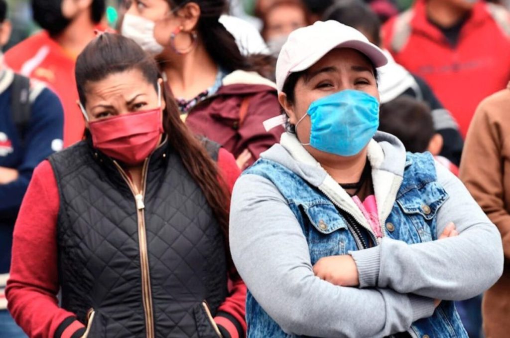 Aunque la Secretaría de Salud afirma que no hay alerta por casos de COVID-19 en México, el uso de cubrebocas regresa a estos lugares.