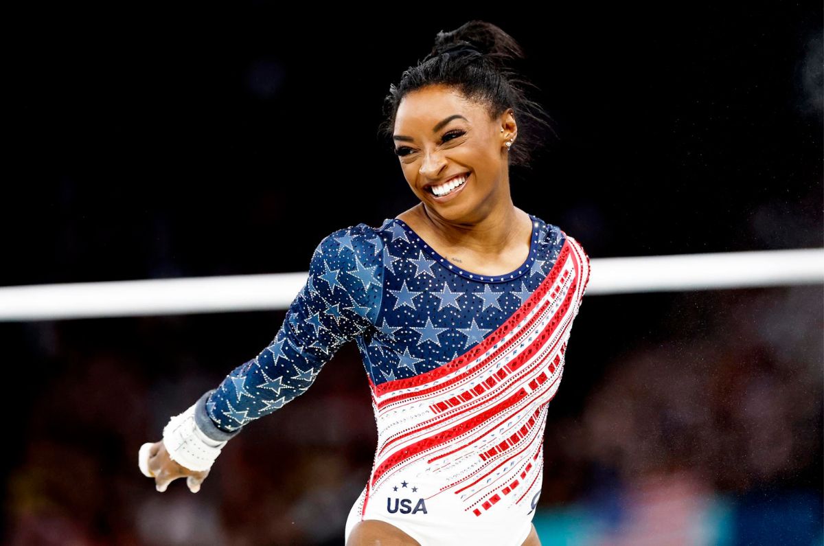 Simone Biles lidera a equipo de gimnasia de EEUU a medalla de oro en París 2024