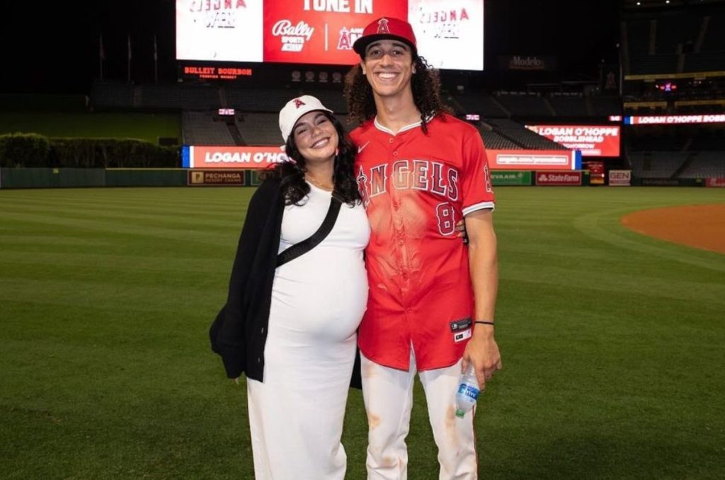 La actriz Vanessa Hudgens y su esposo, el beisbolista Cole Tucker, se convirtieron en padres por primera vez tras el nacimiento de su bebé.