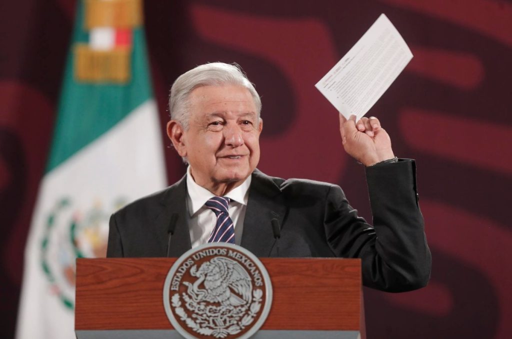 El presidente López Obrador garantizó este jueves que no habrá represalias contra los trabajadores del Poder Judicial que se manifiesten contra su reforma judicial.
