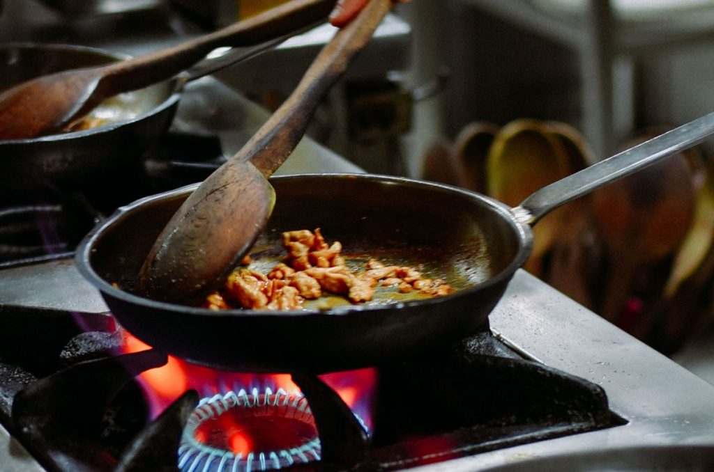 ¿Vas a comprar un sartén para preparar tus comidas? Estos son los 3 peores sartenes según Profeco y a las que se le pega todo y no recomiendan comprarlos.