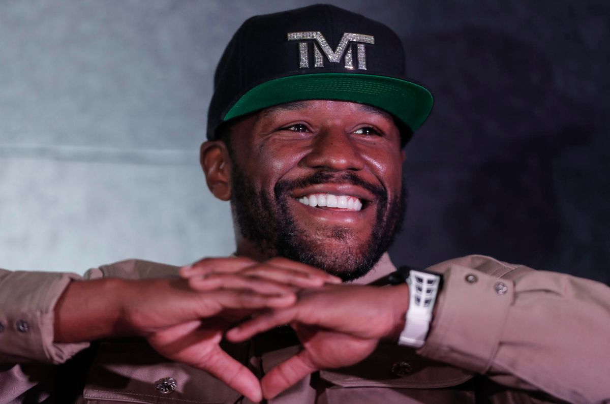 Floyd Mayweather se burla de Chávez y Chávez Jr; afirma que los puede vencer con una mano