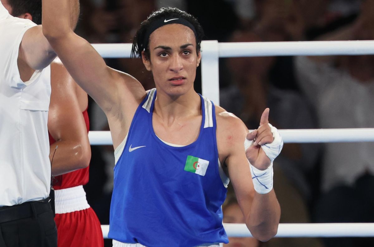 La boxeadora Imane Khelif clasificó a la final olímpica de -66 kilos, al derrotar a la tailandesa Janjaem Suwannapheng por decisión unánime. / EFE