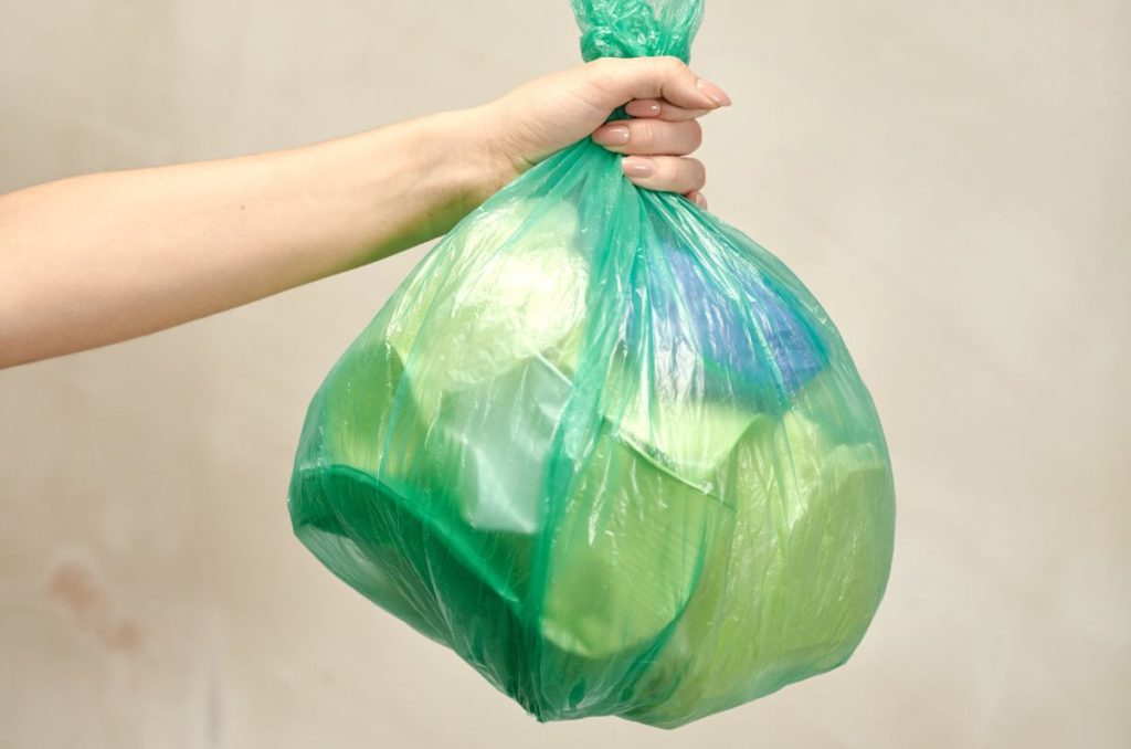 Puede ser contraproducente (en algunos casos) guardar cosas en bolsas de plástico para protegerlo del polvo o la humedad.