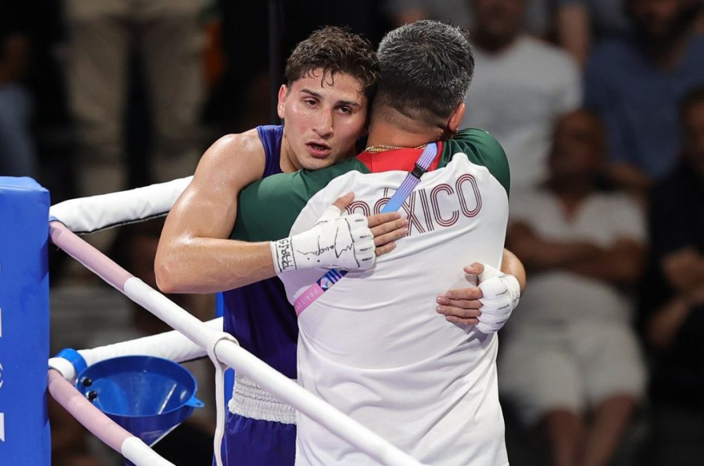 El pugilista mexicano Marco Verde se impuso por decisión dividida en su duelo de octavos de final. Está a una victoria de asegurar medalla.
