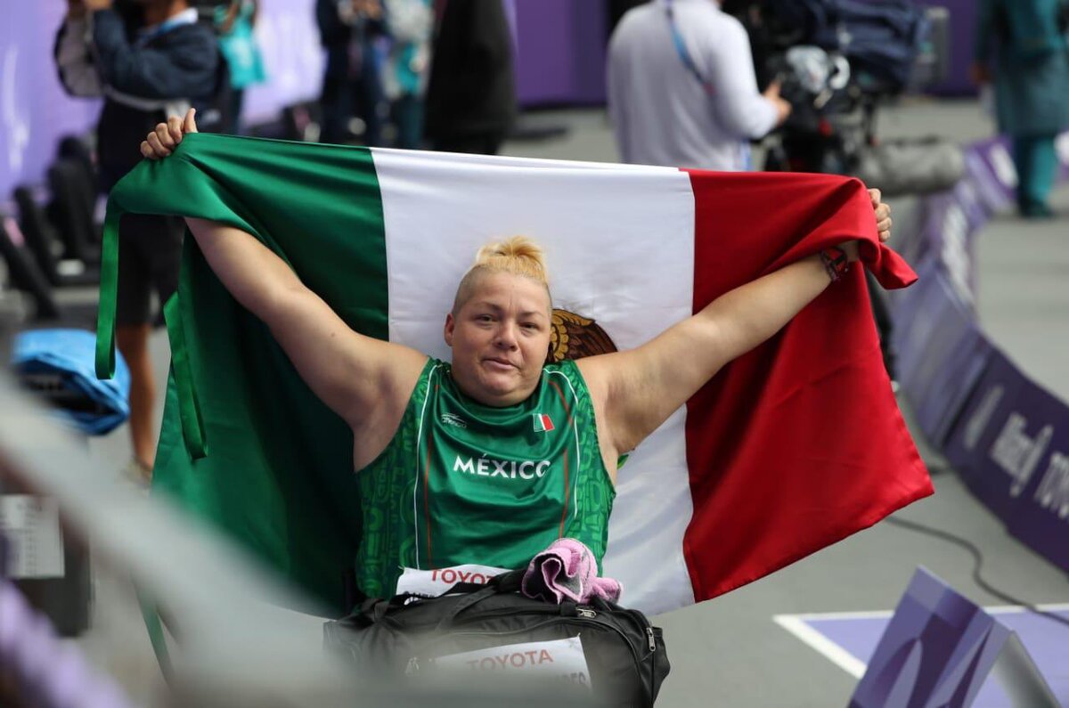 🥉Rosa Guerrero recibió una medalla de bronce por lanzamiento de disco F55. / CONADE