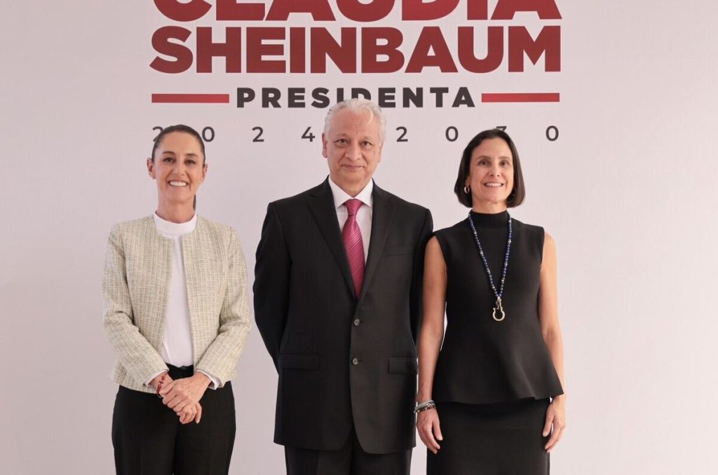 La presidenta electa, Claudia Sheinbaum, designó este lunes al investigador energético Víctor Rodríguez como próximo director de Pemex.