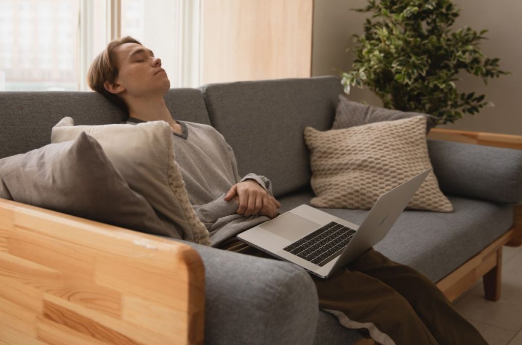 La llegada del fin de semana es una oportunidad para el descanso, pero si no te puedes relajar, aplica una de estas técnicas.