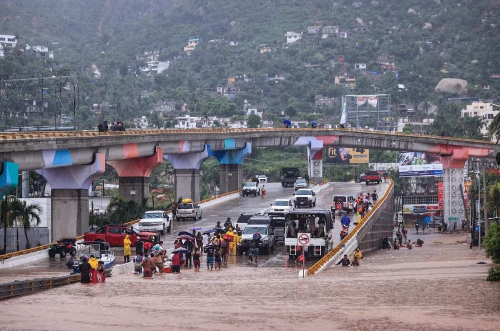 El paso de la tormenta tropical John por México dejó hasta el momento 22 muertos, caos, inundaciones y comunidades incomunicadas.