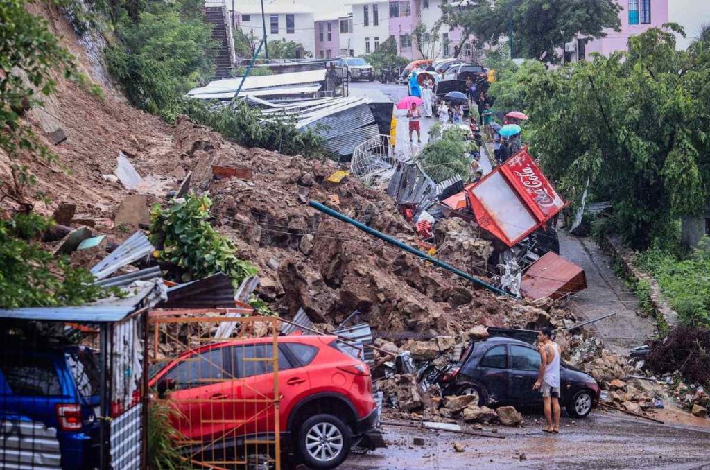 El paso de la tormenta tropical John por México dejó hasta el momento 22 muertos, caos, inundaciones y comunidades incomunicadas.
