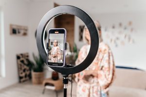 Cofepris va contra influencers por promocionar ‘productos milagro’