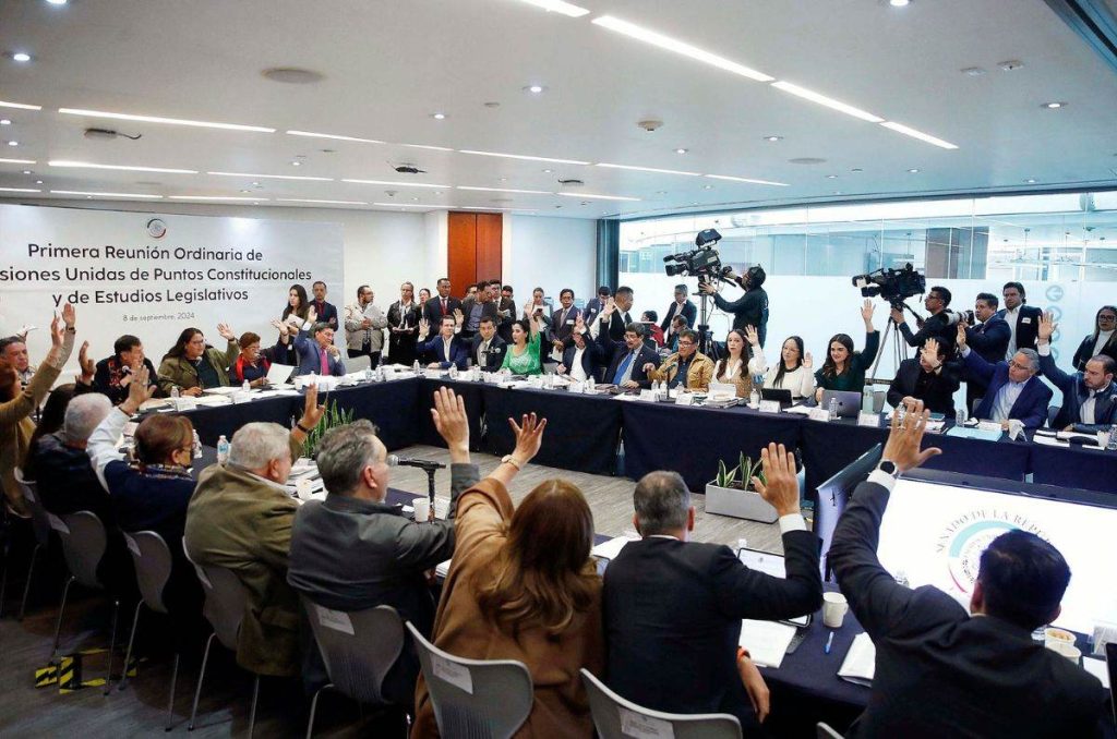 Comisiones del Senado en México aprobaron en lo general el dictamen de reforma del Poder Judicial, que busca elegir a través de voto popular a jueces y magistrados.