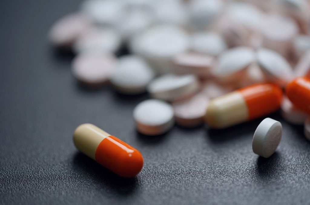 La Cofepris alertó sobre la falsificación de lotes de diversas marcas de medicamentos analgésicos y antigripales. Entérate.