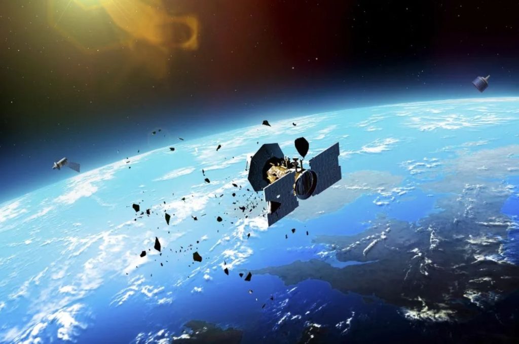 La basura espacial supone una grave amenaza para la ISS y los satélites, con el riesgo de causar daños también en la Tierra.