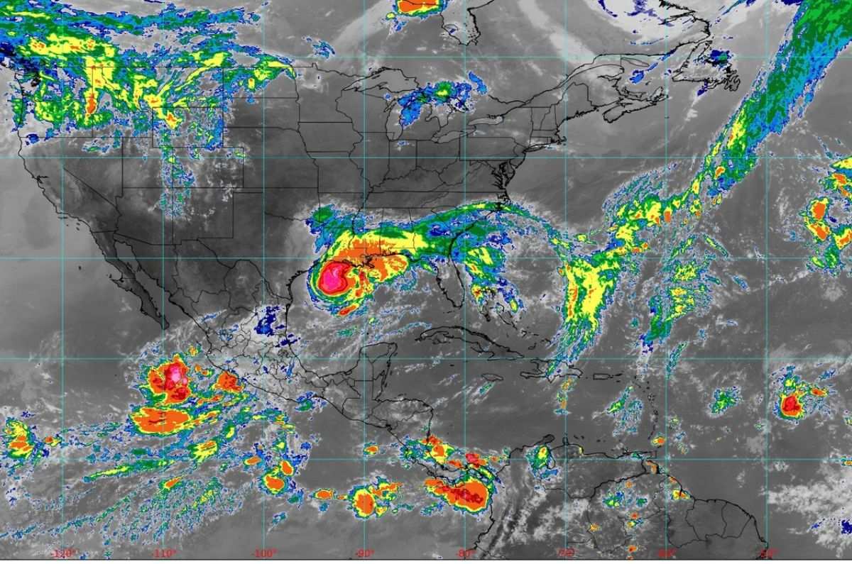 SMN vigila cinco zonas de baja presión, podrían azotar a México como ciclones