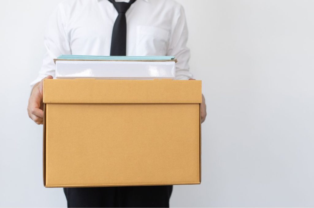 ¿En tu trabajo te obligan a firmar tu renuncia para terminar tu relación laboral? Descubre qué artículo de la LFT te protege y los castigos.