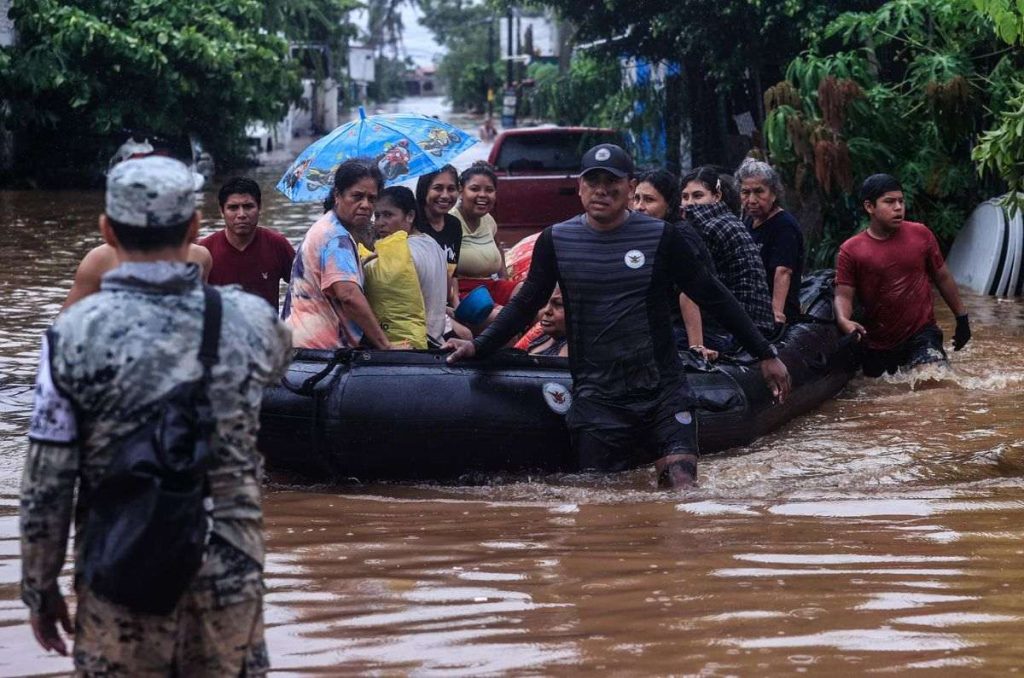 La tormenta tropical John tocó tierra por segunda vez, ahora en el estado de Michoacán, informó el Servicio Meteorológico Nacional (SMN).