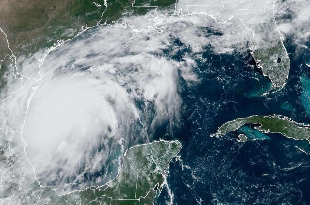 La tormenta tropical Francine se formó este lunes en el Golfo de México y se prevé que se fortalezca en los próximos días, antes de tocar tierra en la costa de Estados Unidos como un huracán.