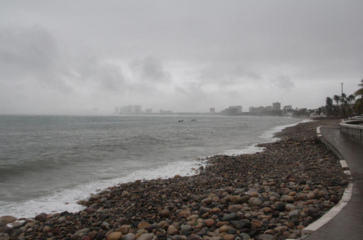 Alerta roja por Tormenta Tropical Ileana, genera lluvias intensas