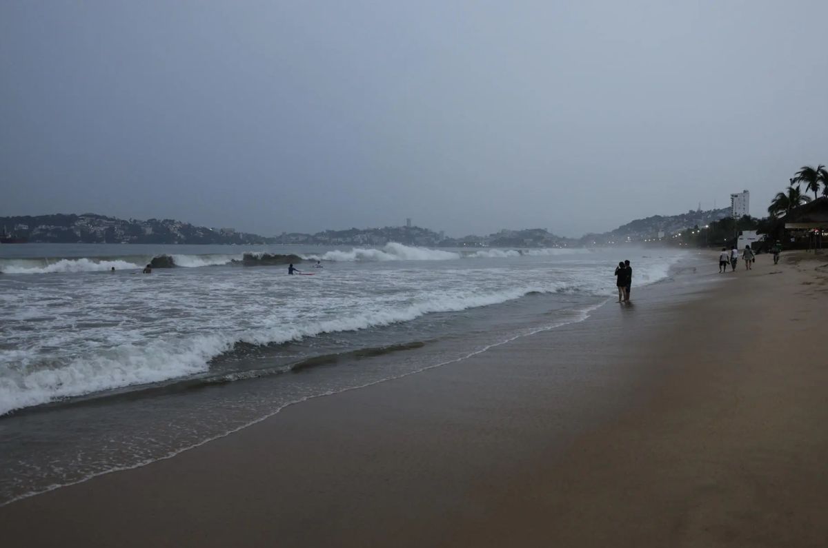 Tormenta Tropical John deja dos muertos y más de 98 mil personas sin luz en Guerrero