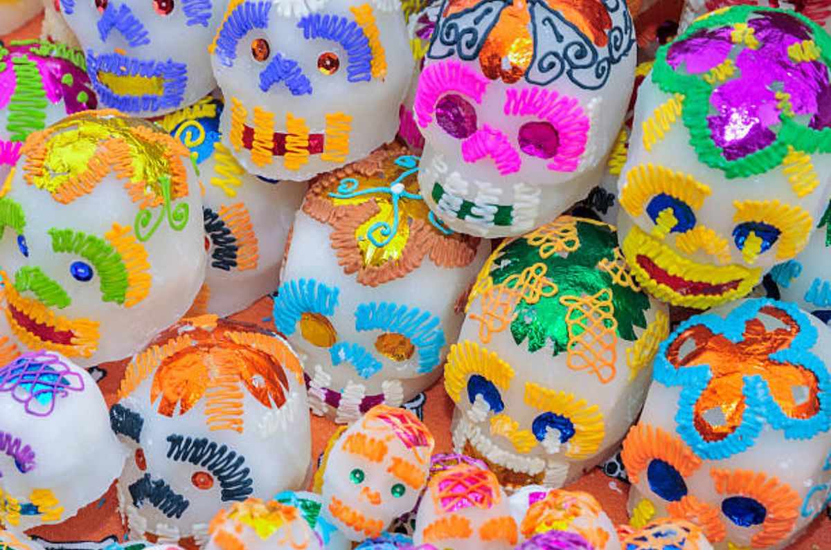 Alfeñique: el arte dulce que le da color a las ofrendas de Día de Muertos en México