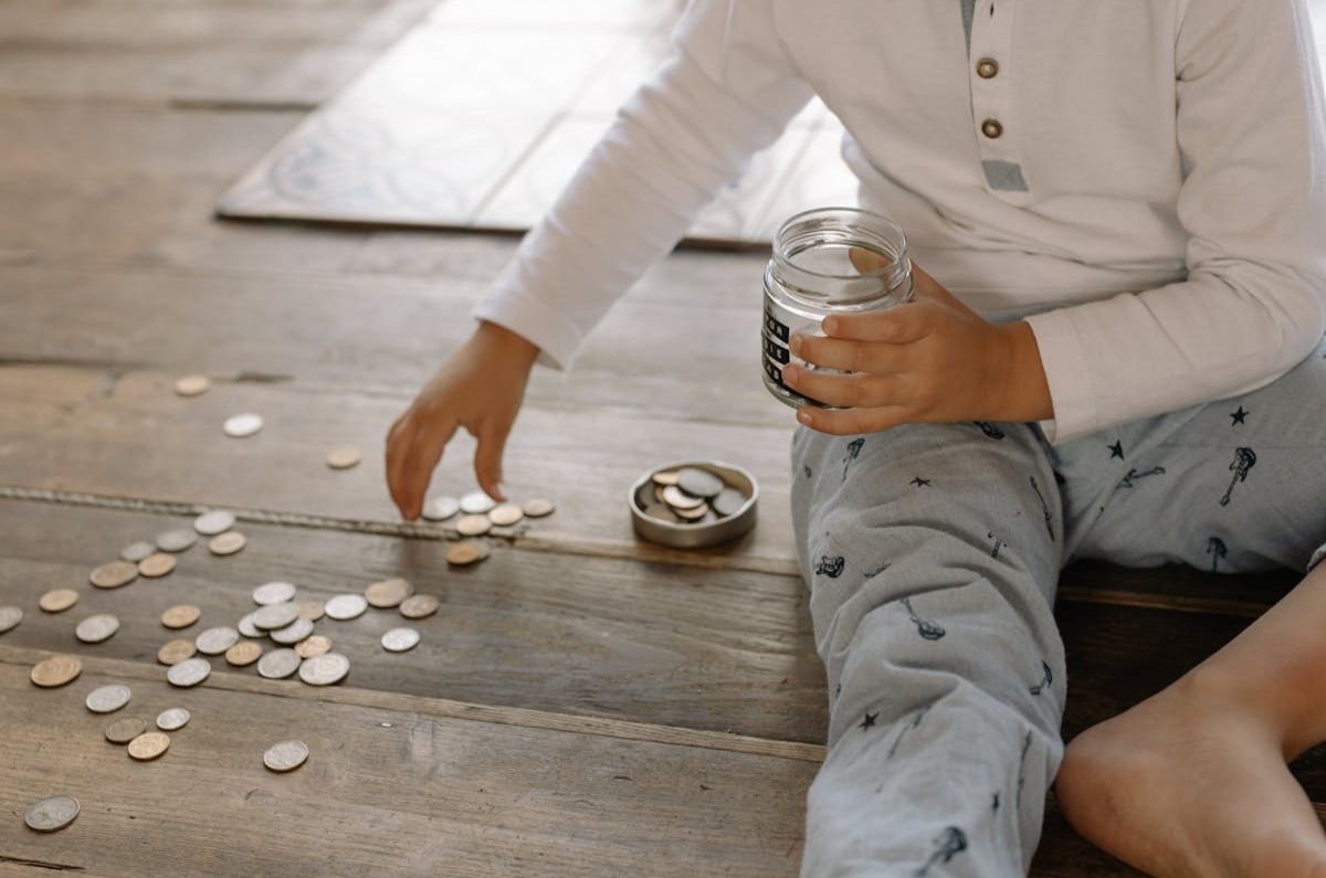 ¿Cómo se puede enseñar el valor del dinero a niños y niñas?