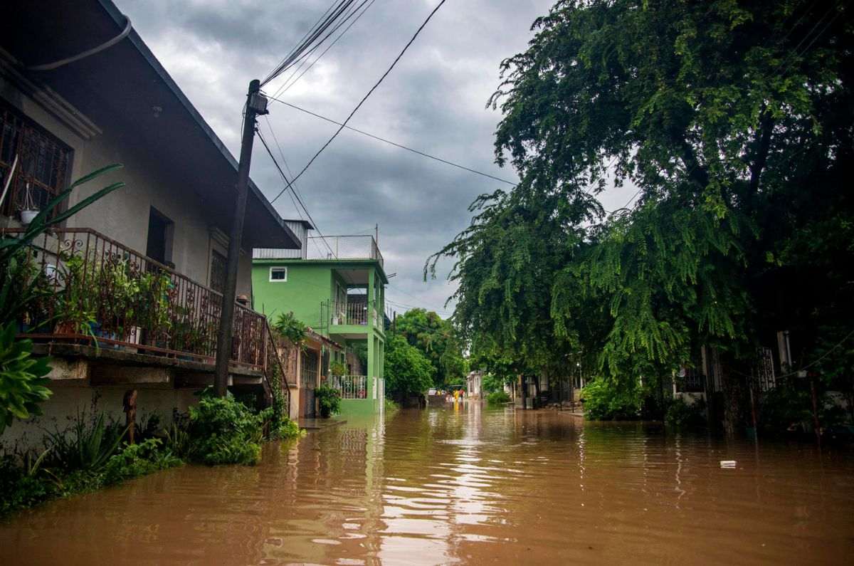 Huracán John dejó más de 236 mil damnificados en su paso por México