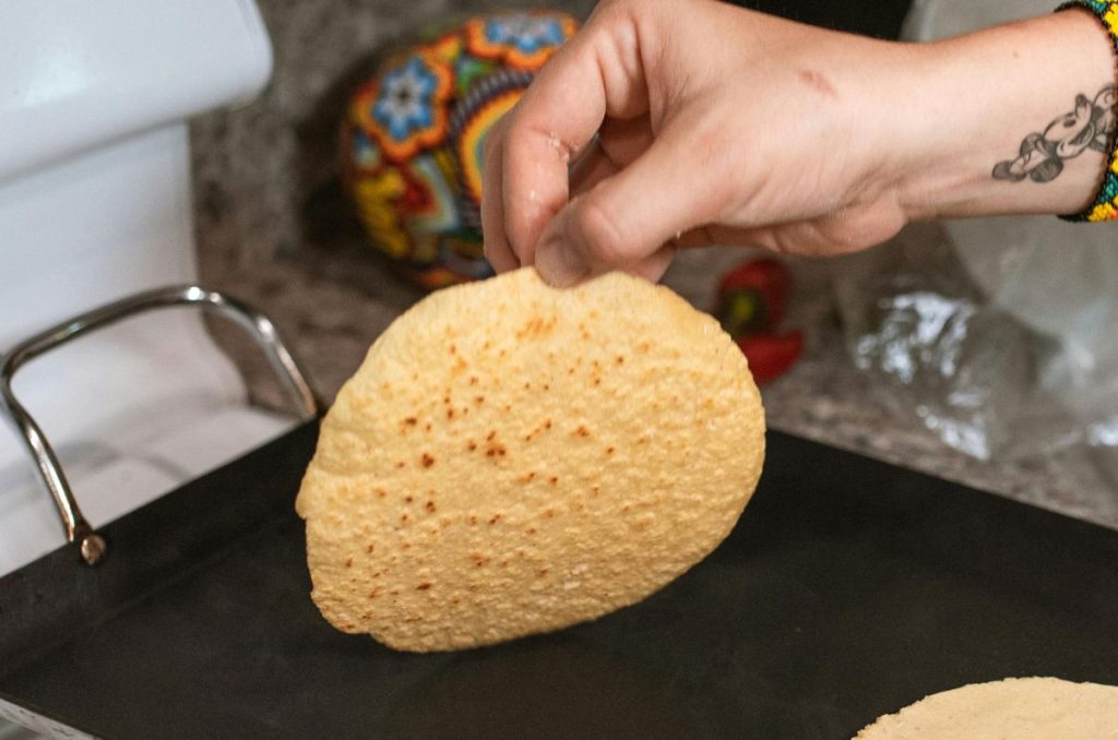 Con la meta de bajar el precio de la tortilla en un 10 %, el Gobierno de Claudia Sheinbaum lanza un ambicioso plan para impulsar la autosuficiencia alimentaria en México.