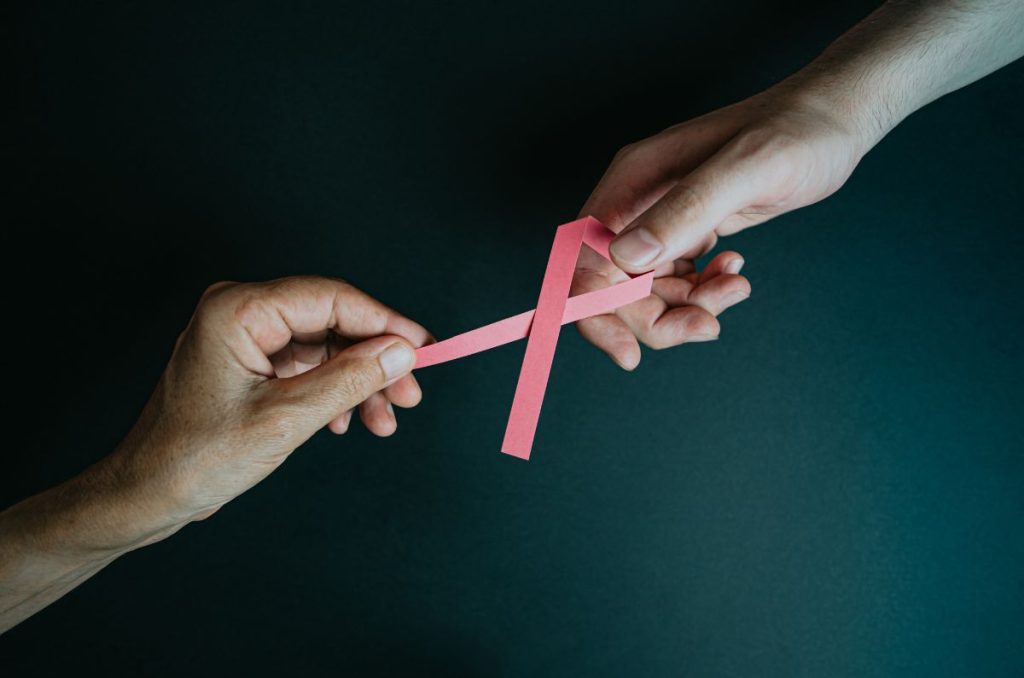 El cáncer de mama es una de las principales causas de muerte entre las mujeres mexicanas; conoce algunos mitos y realidades de la enfermedad.