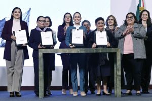Sheinbaum presenta reformas de igualdad de género, contra la brecha salarial y violencia